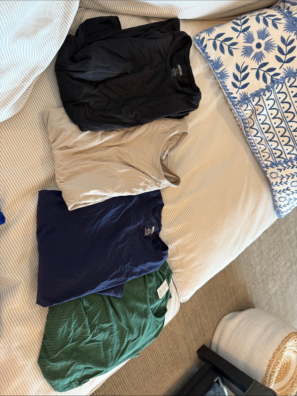 Bundle of 4 Aerie Long Sleeve Tees Size XS